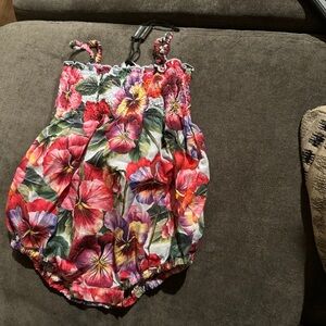 Baby girl, Dolce & Gabbana 6-9 months 100% authentic ￼
